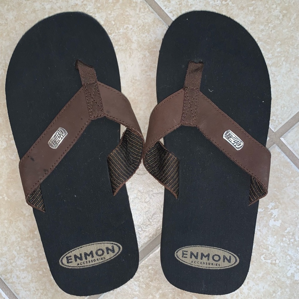 ENMON Ole Miss University of MS women’s flip flops sandals  size 9